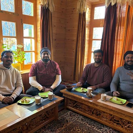 Snowflake Homestay Gondhla Экстерьер фото