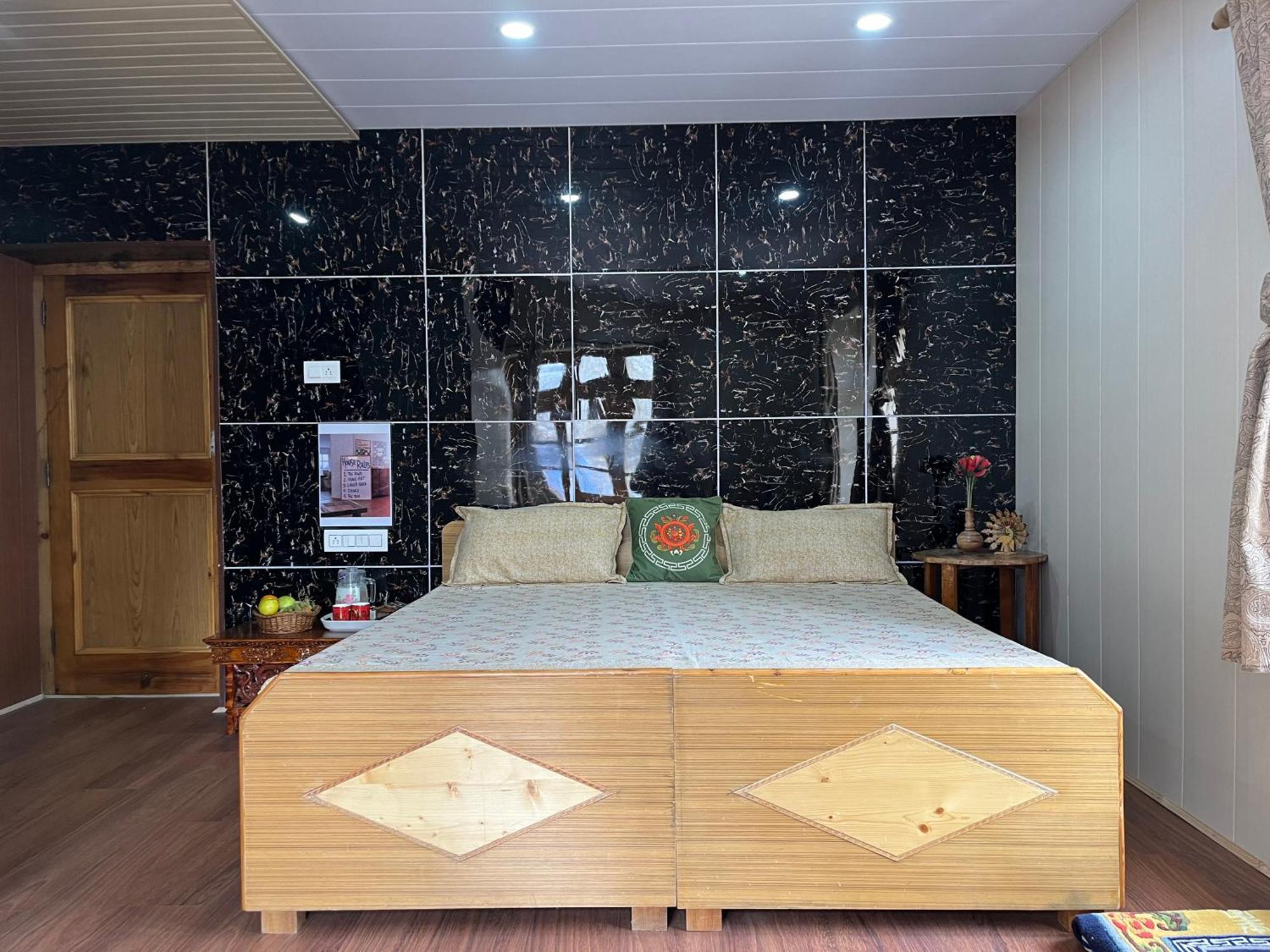 Snowflake Homestay Gondhla Экстерьер фото