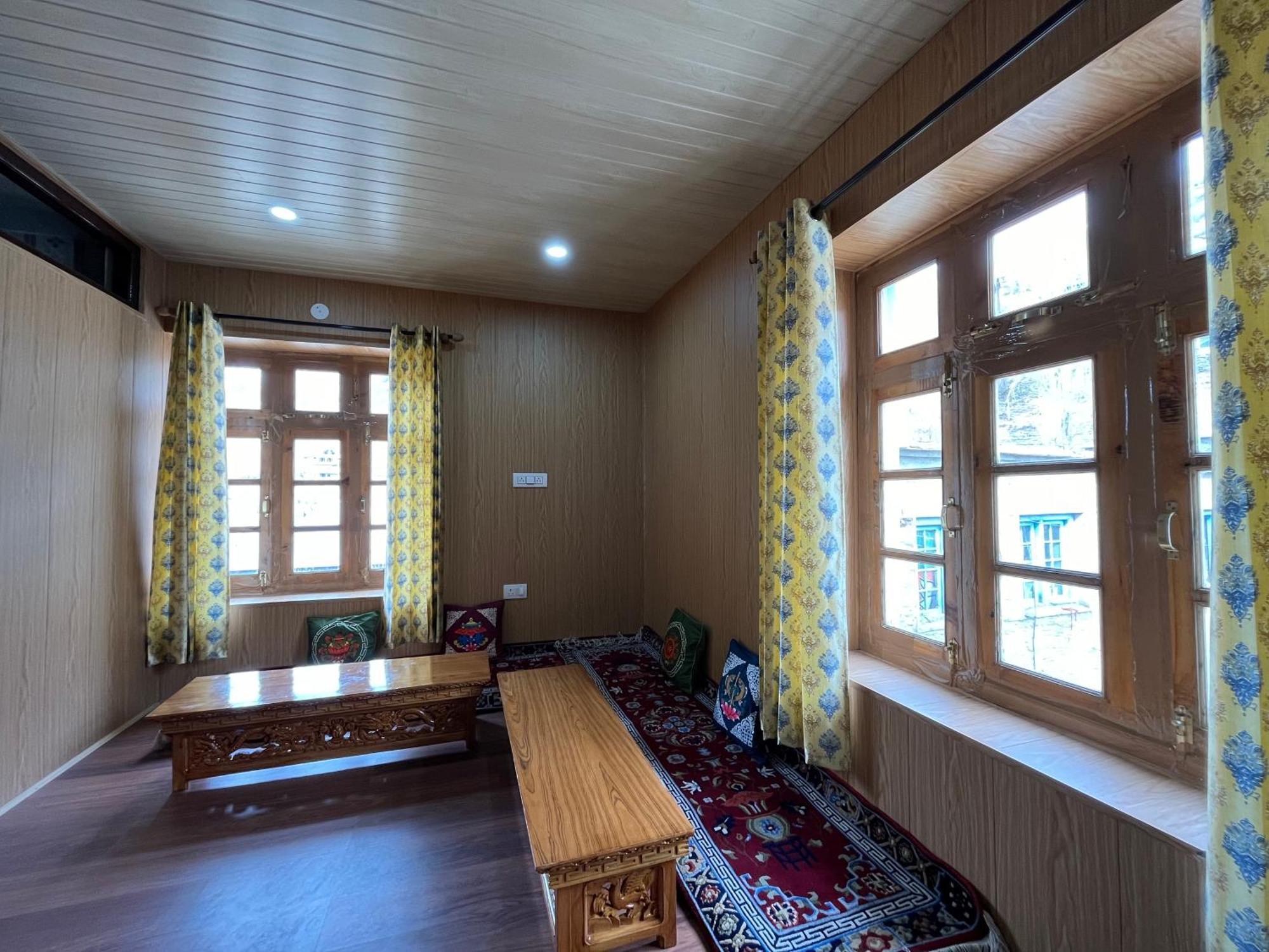 Snowflake Homestay Gondhla Экстерьер фото