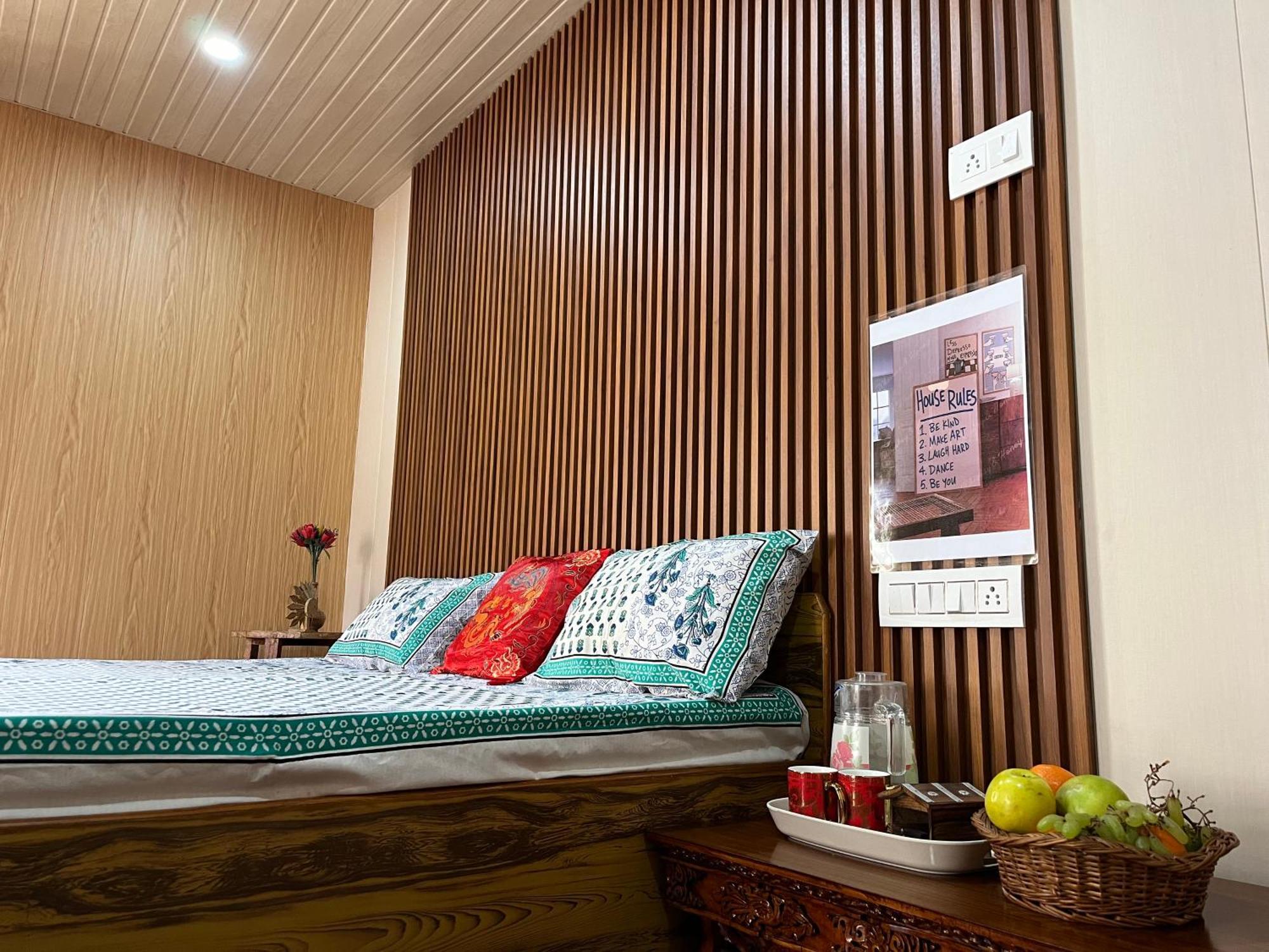 Snowflake Homestay Gondhla Экстерьер фото