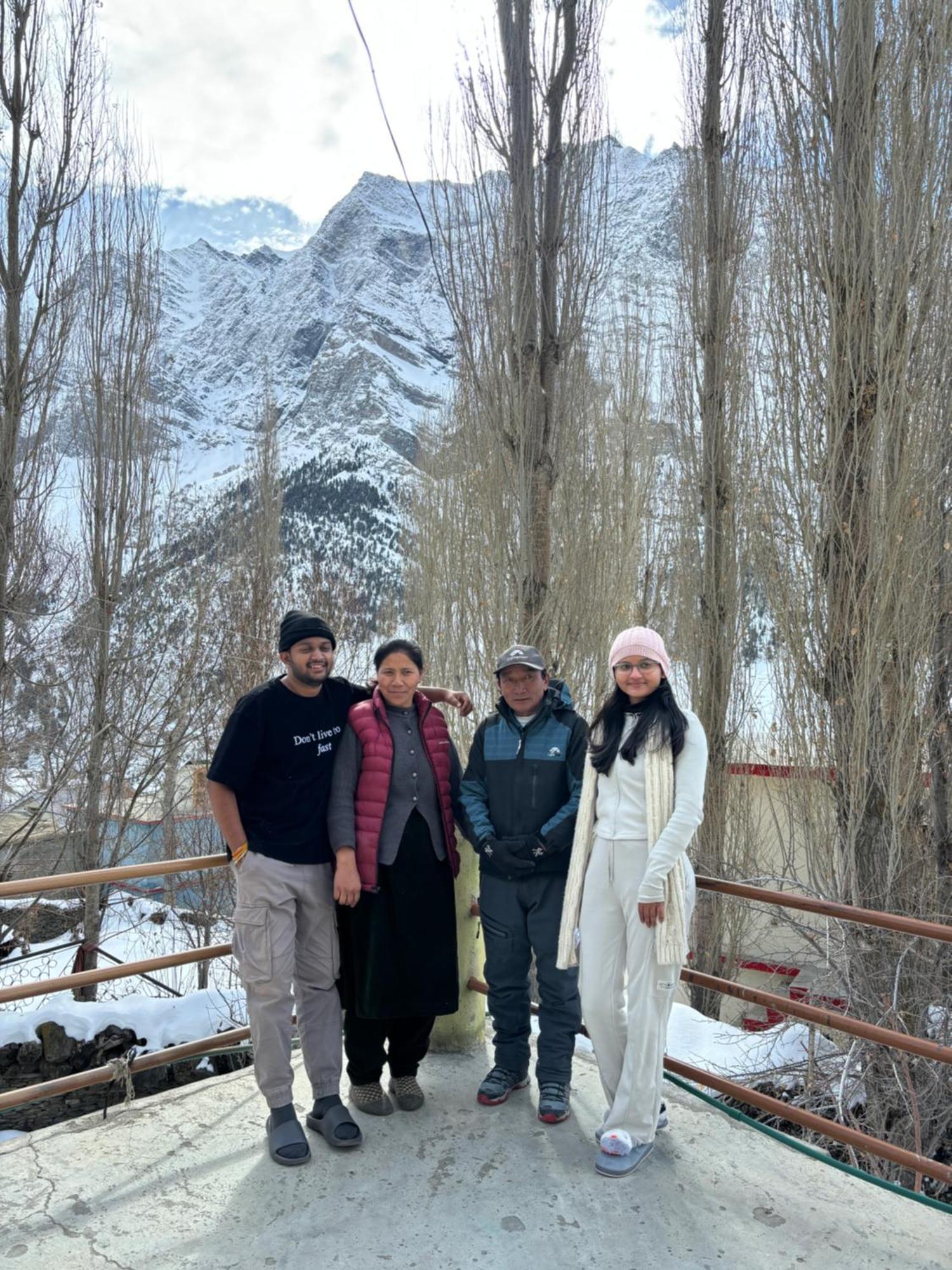 Snowflake Homestay Gondhla Экстерьер фото